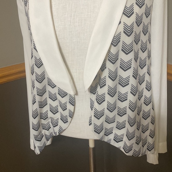 Fate chevron print cream & black long sleeve blazer blouse size small - Picture 5 of 8